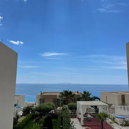 Pax Villa, Coast *